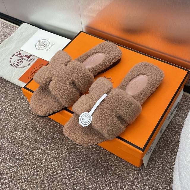 爱马仕 Hermes 秋冬经典款 Oran 糖果色工字拖女鞋 H家平底圆头露趾羊羔毛拖鞋 材质：鞋面100%进口羊羔毛+意大利真皮大底 Size: 35-42